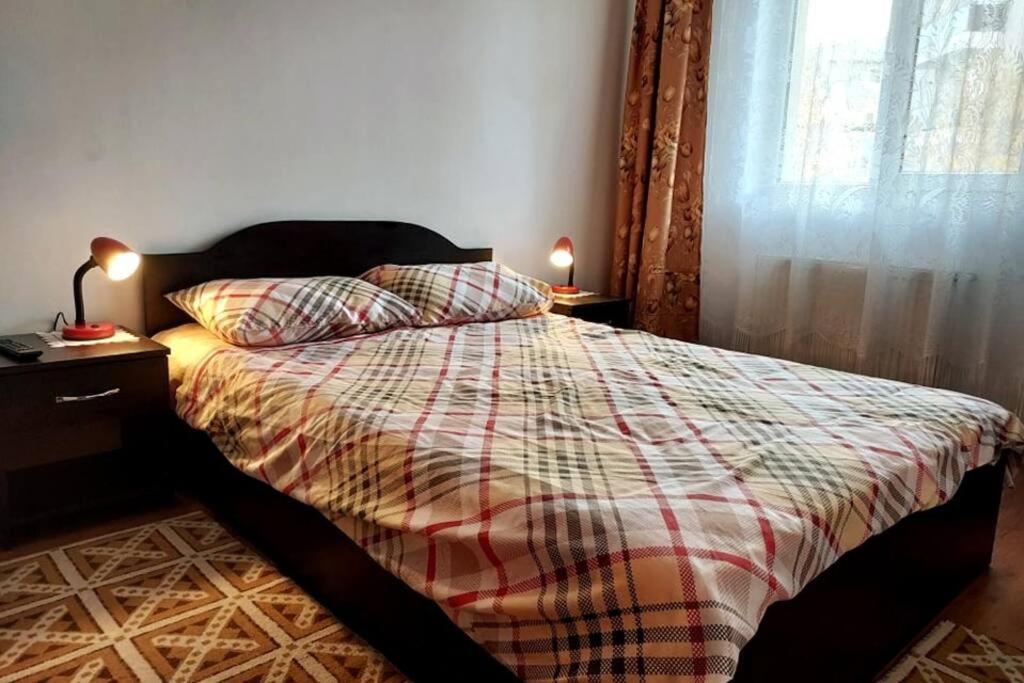 Spacious Flat, With Free Parking & Air Conditioning Флорешть Екстер'єр фото