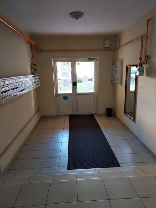 Spacious Flat, With Free Parking & Air Conditioning Флорешть Екстер'єр фото